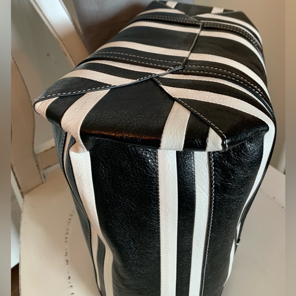 Balenciaga Agneau Medium Barbes East West Tote - Picture 5 of 11